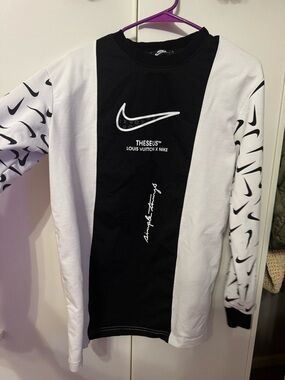 Louis Vuitton Black and White Logo Graphic Tee